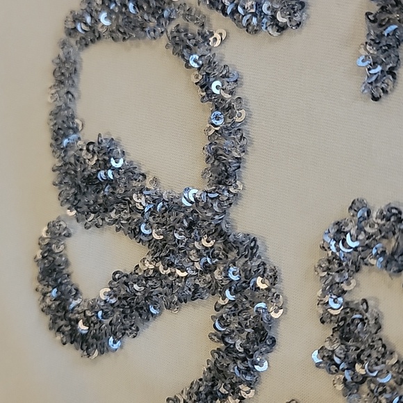 medium CKS WHITE TSHIRT with silver sequence raised words. - Picture 4 of 4